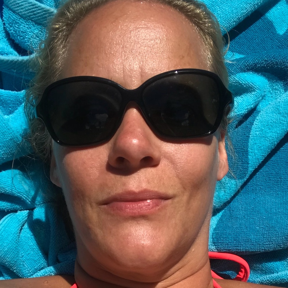 Meet your Posher, Suzanne